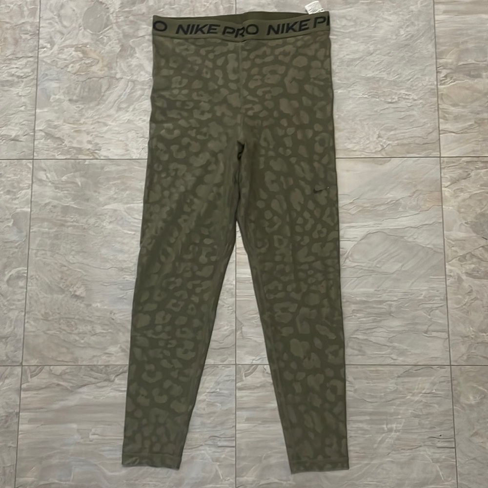 Nike Women’s Pro Training Tight Olive Leopard Embossed M